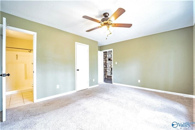 Building Photo - 710 Crestview Dr