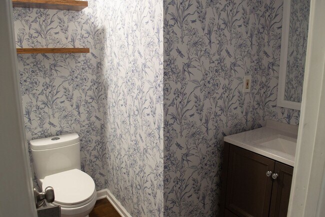 Building Photo - 1930 Oak Ridge Ct