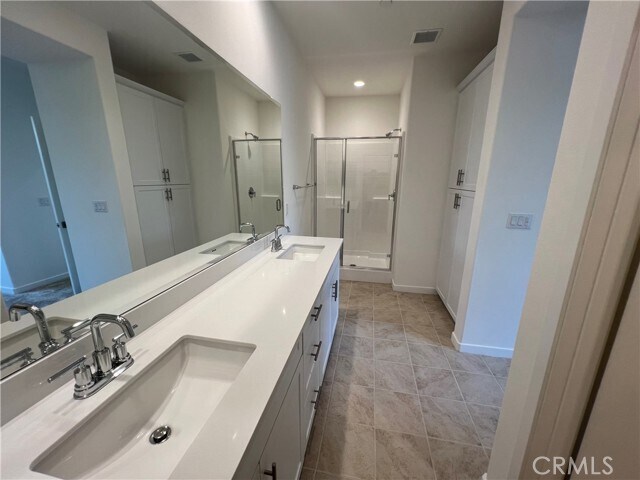 Building Photo - 4402 Clifton Ave