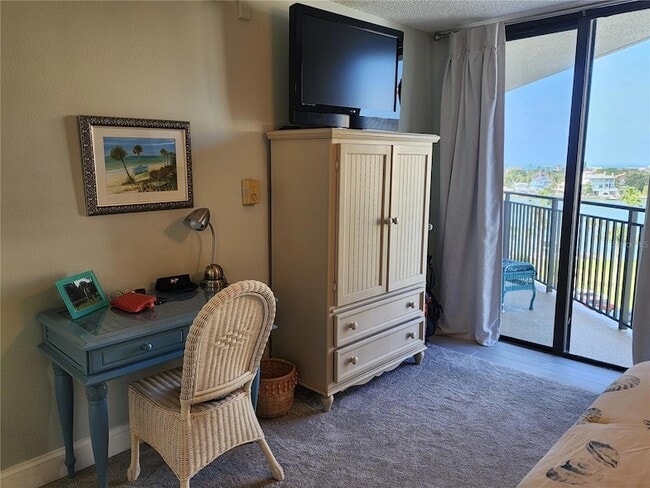 Building Photo - 690 Island Way