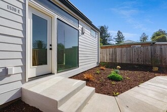 Building Photo - 1570 7th Ave