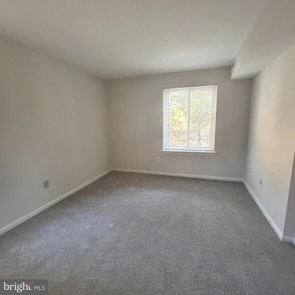 Building Photo - 1705 Mountainview Dr