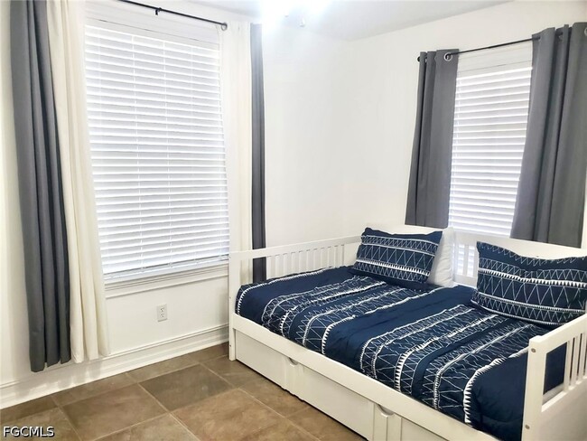 Building Photo - 740 19th St SW