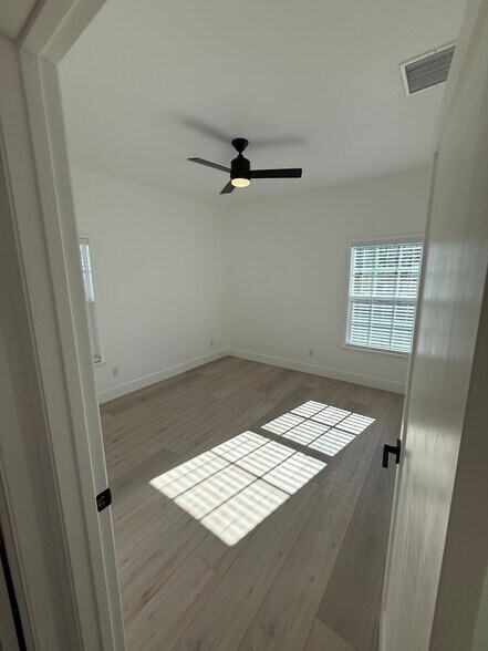 Building Photo - 11483 Delano St