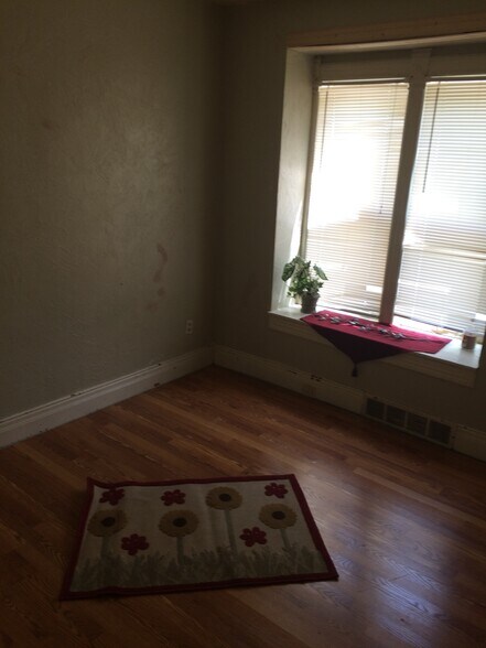 Unit 1 - 552 N Division St