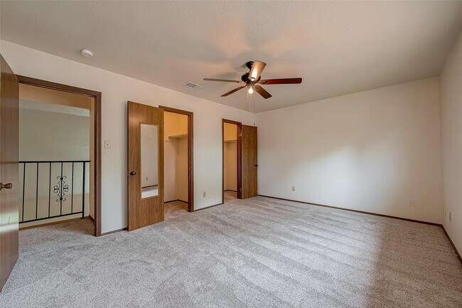Building Photo - 227 Glencairn Ct