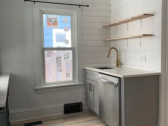 Building Photo - 6 BR 2 BA Single Family Home NEW U of MN - Sept 1 move in