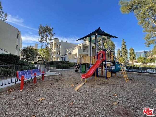 Building Photo - 5535 Canoga Ave