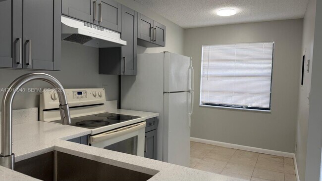 Building Photo - 4010 Lakeside Dr