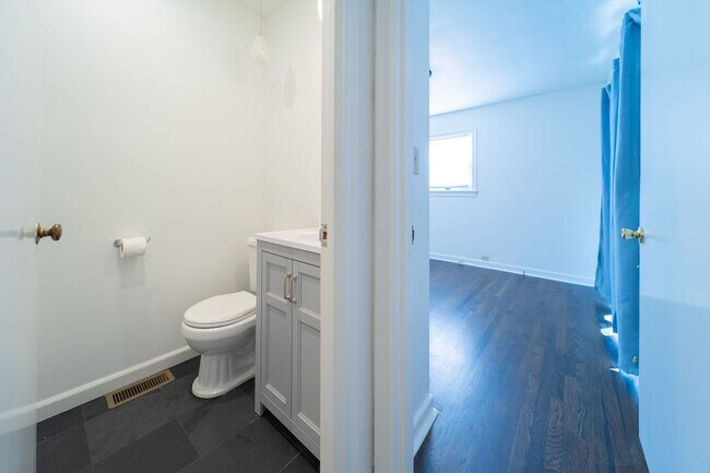Building Photo - Newly Remodel Home in West Hills!