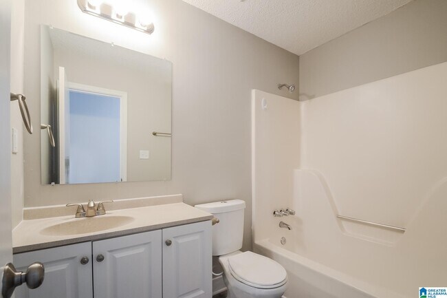 Building Photo - 541 Closhire Ln
