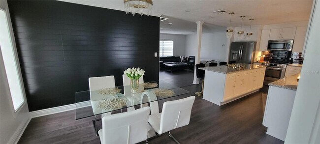 Building Photo - 1619 Linwood Dr