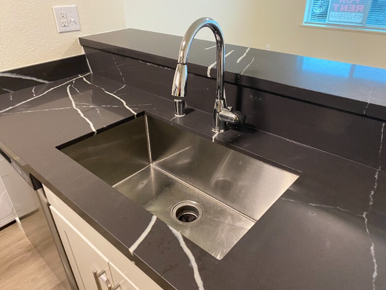 Building Photo - 334 Wells Ave S