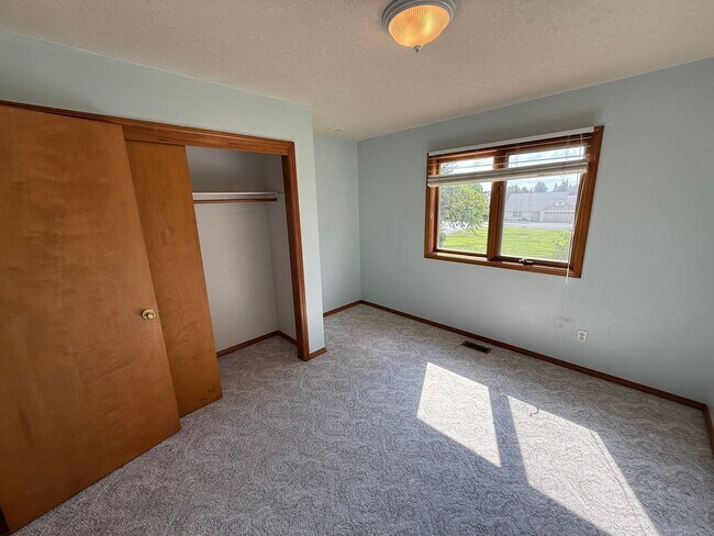 Building Photo - 460 SE Conifer Pl