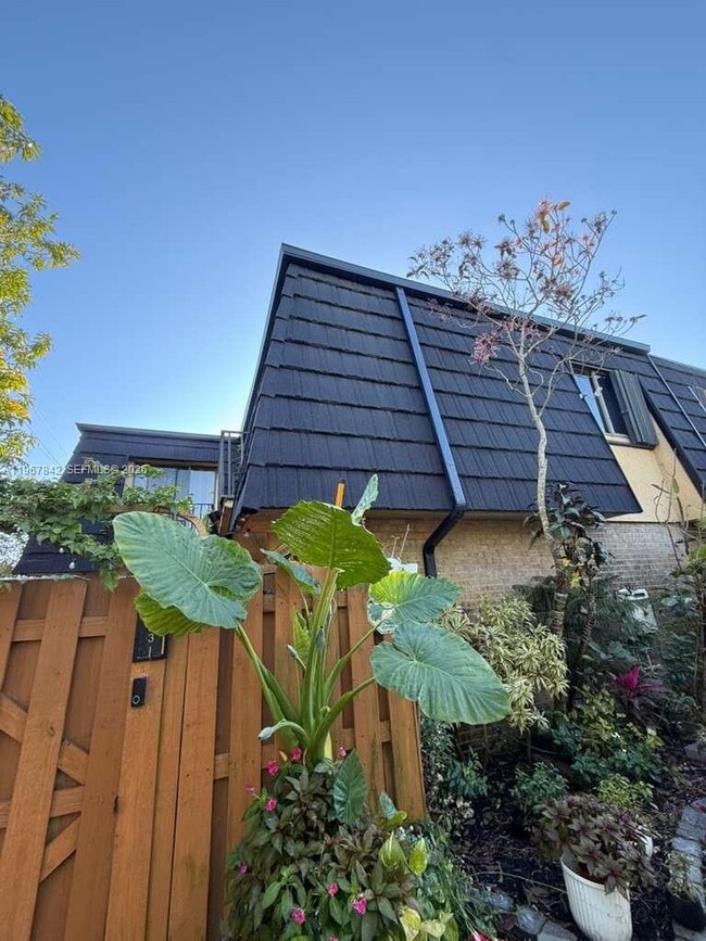 Building Photo - 283 Woodland Rd