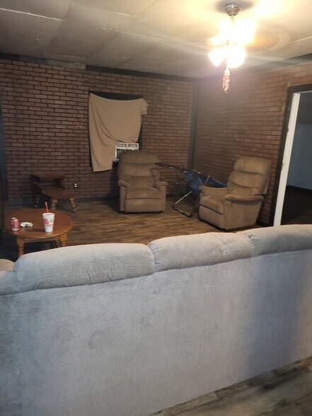 not furnished - 8636 Gina Ln