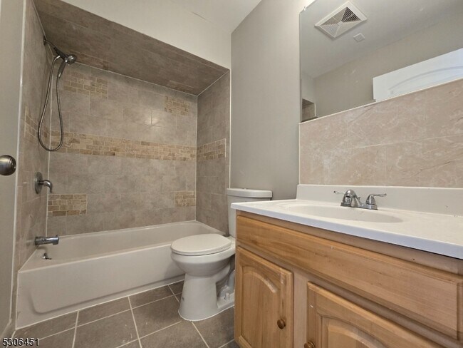 Building Photo - 158 N 8th St