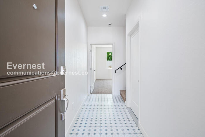 Building Photo - 1500 N 35th St