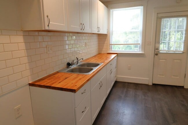 Building Photo - $1,300 - Newly 3 Bedroom 2 Bath