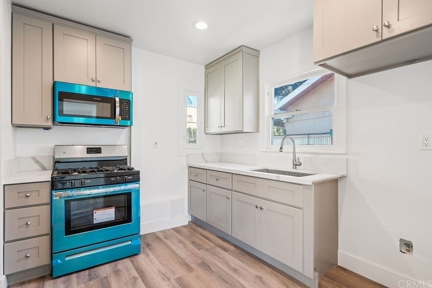 Kitchen - 728 E Palmer Ave