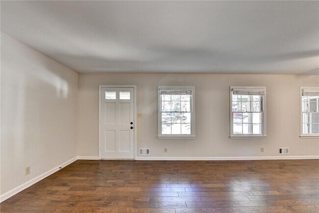 Building Photo - 478 Dorsey Cir SW