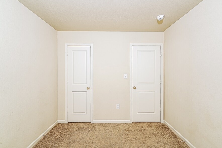 Building Photo - 6477 Rainbow Row