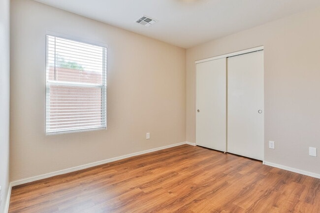 Building Photo - 115 N Ramada Cir