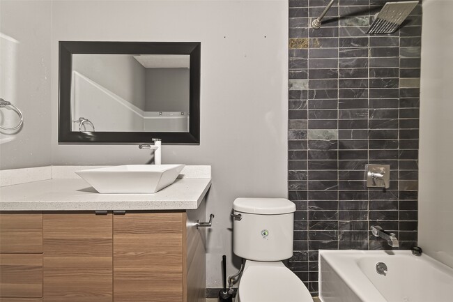 Building Photo - 2130 Round Lake Dr