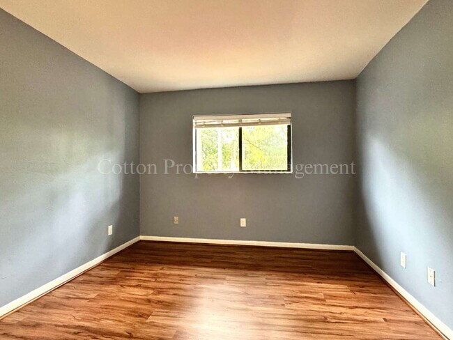 Building Photo - 4535 Holly Tree Rd