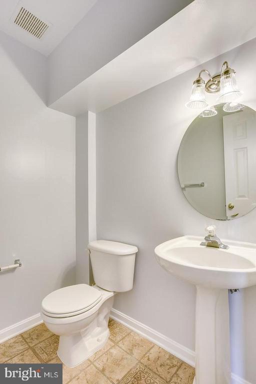 Building Photo - 25242 Dunvegan Square