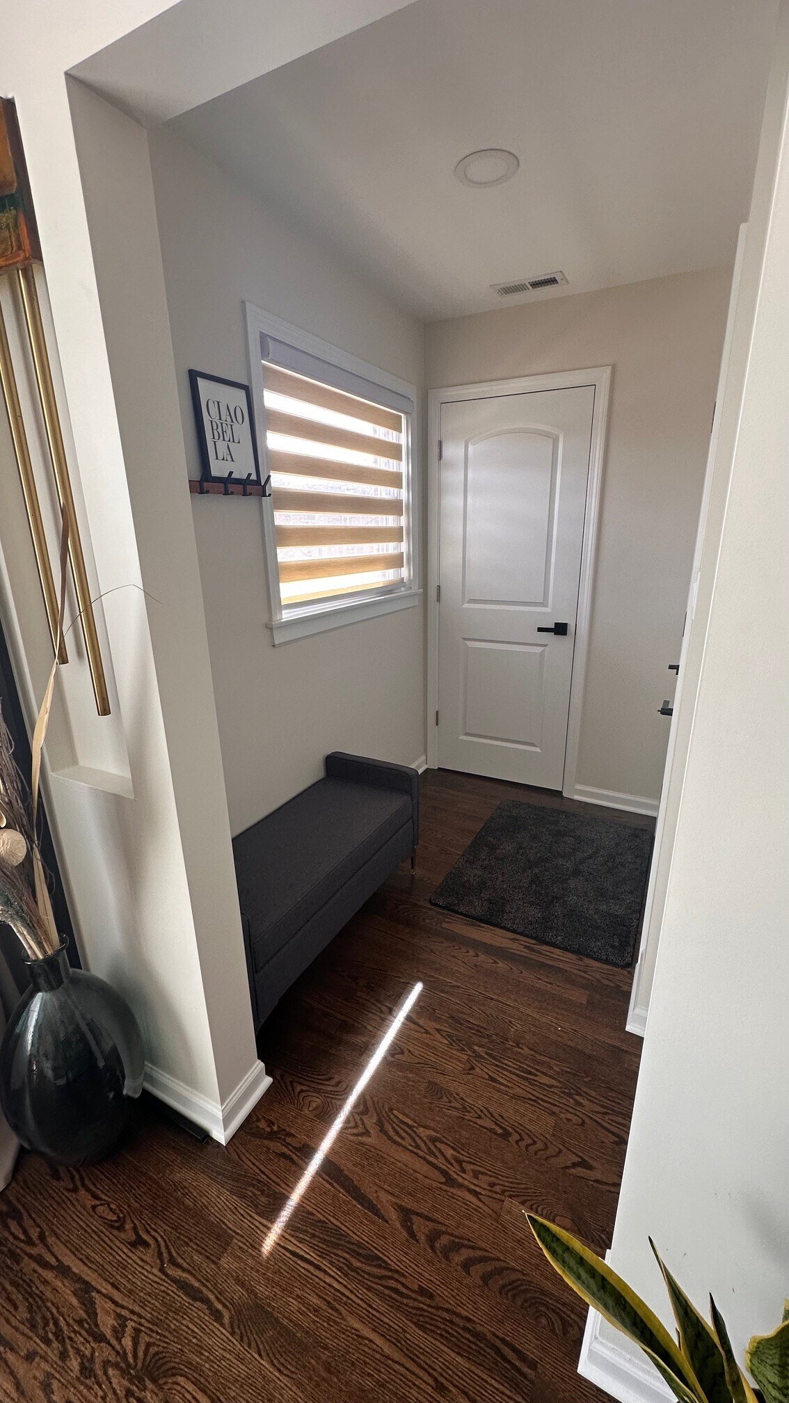 Entryway - 354 Alles St