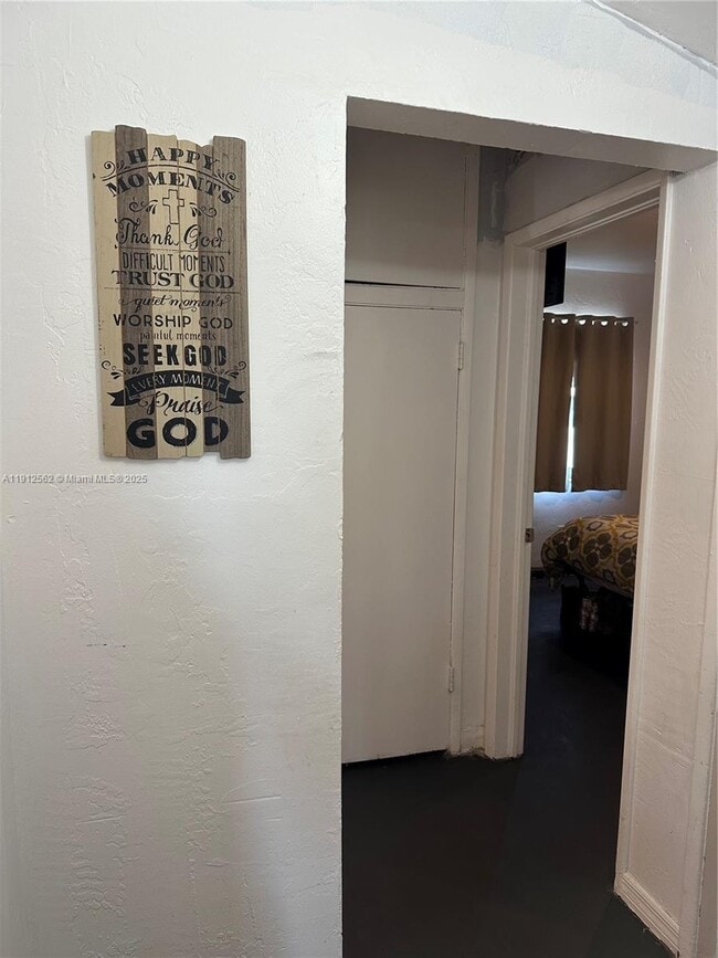 Building Photo - 420 NE 12th St