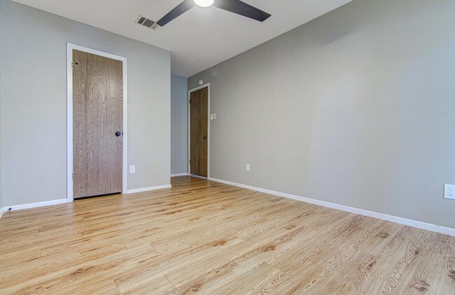 Building Photo - 11803 Hyacinth Dr