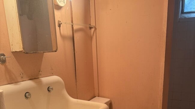 Building Photo - 707 W Iowa St