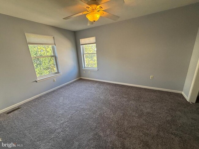 Building Photo - 721 Deer Creek Dr