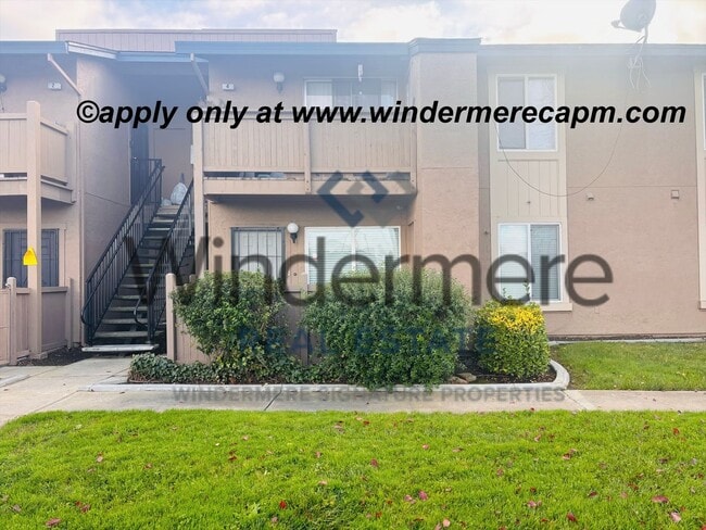 Building Photo - Modern Living at Tanglewood-Stylish First-Floor Condo!