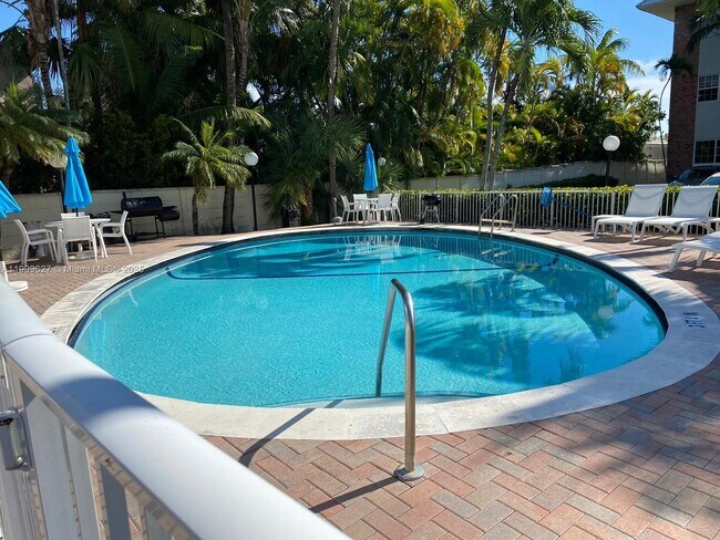 Building Photo - 2424 SE 17th St