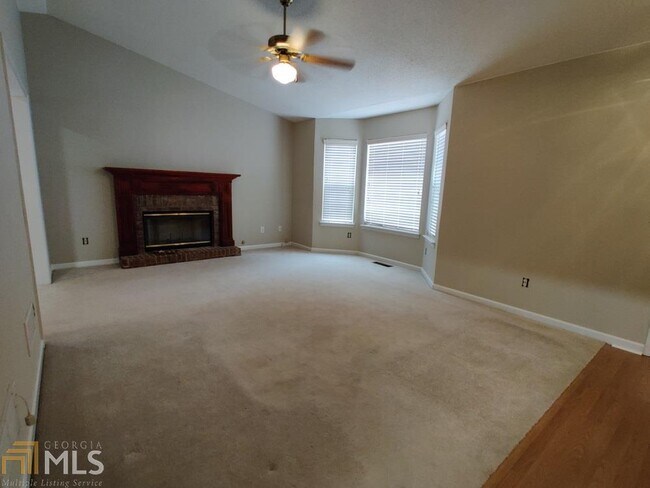 Building Photo - 1529 Roberts Dr SE