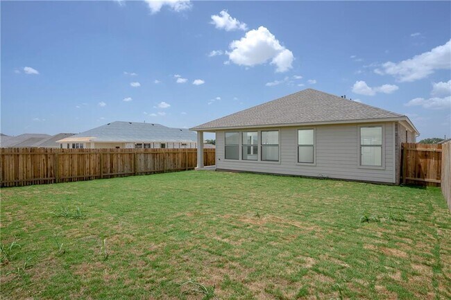 Building Photo - 220 Tanda Ln
