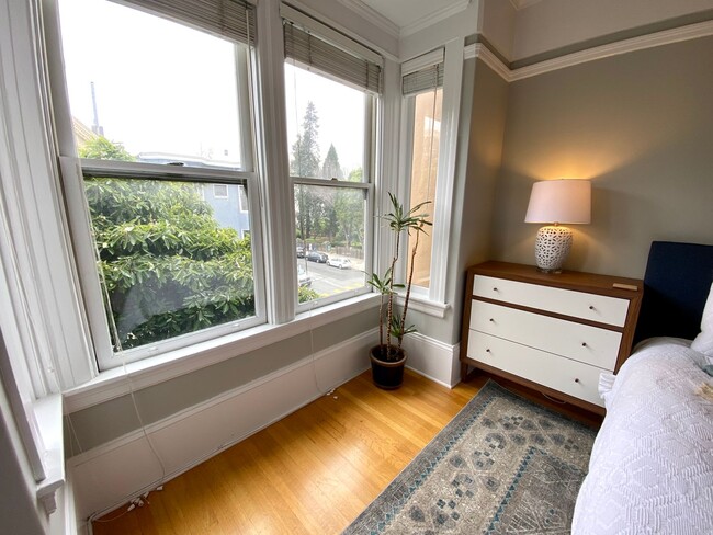 Building Photo - Furnished, Short Term Cow Hollow Rental