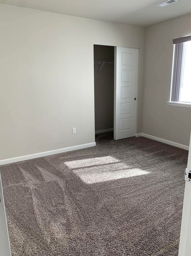 Building Photo - Spacious 4-Bedroom Corner Lot Home with Bonus Room, A/C & Updated Kitchen
