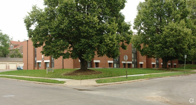Primary Photo - Cromwell