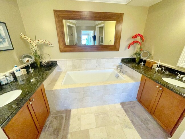 Building Photo - KAI MALU IN WAILEA, LUXURY 3bed/2.5bath Townhome with Wonderful Ocean Views, exquisitely Furnishe...