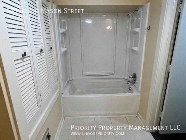 Building Photo - 529 S Mason St