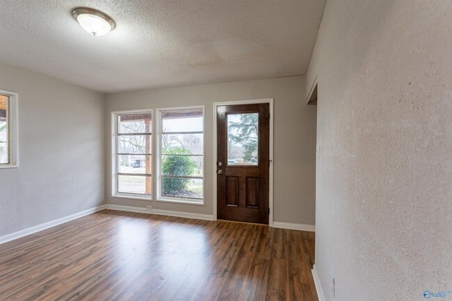 Building Photo - 112 Wilkenson Dr NE