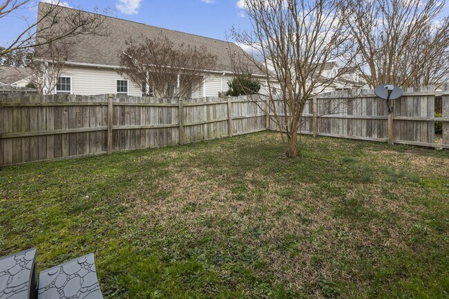 Building Photo - 1624 Brook Hollow Dr