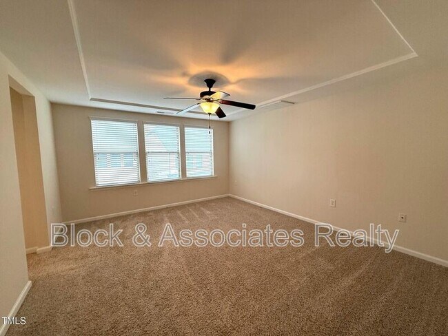 Building Photo - 238 Begen St