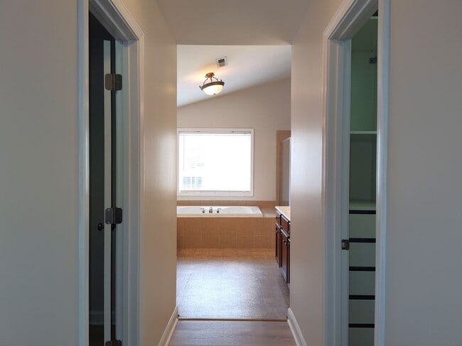 Building Photo - Stunning 2 Story, 4 Bedroom, 4.5 Bath Home Located in the Bridgemill Community in SC!