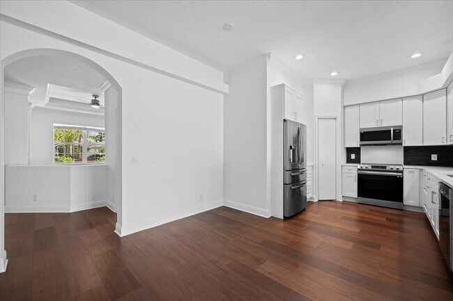Building Photo - 244 Clocktower Dr