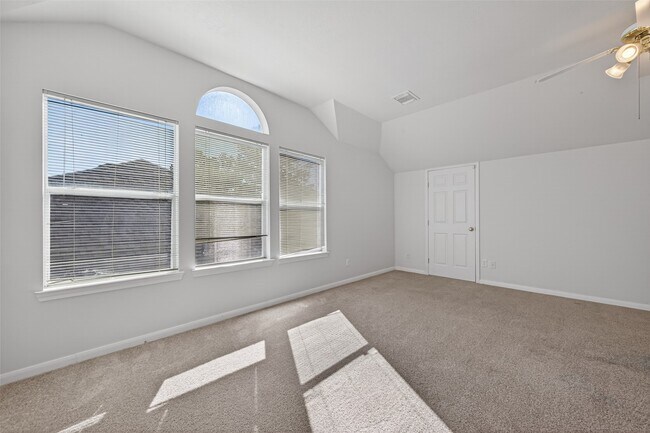 Building Photo - 23730 River Pl Dr